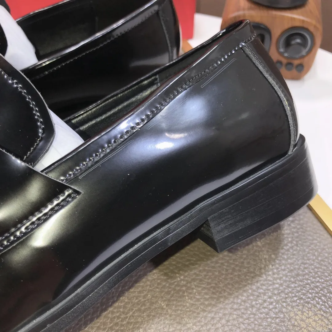 Men's shoes💰480💰[Ferragamo/Ferragamo] The latest model in the counter. Original imported high-quality cowhide with open sides + imported sheepskin lining + original luxury metal buckle + original combination outsole. Comparison without pressure. 38--45 (45 is custom-made and cannot be returned or exchanged)